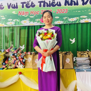 Cô: NGUYỄN THỊ HUỆ